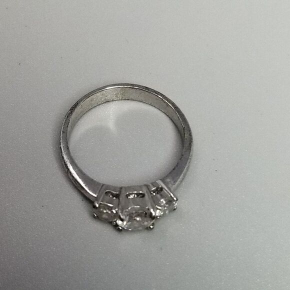 Vintage Classic Three Stone Rhinestone Ring, Size 8.5 Silver Tone Band, Estate - Picture 6 of 6